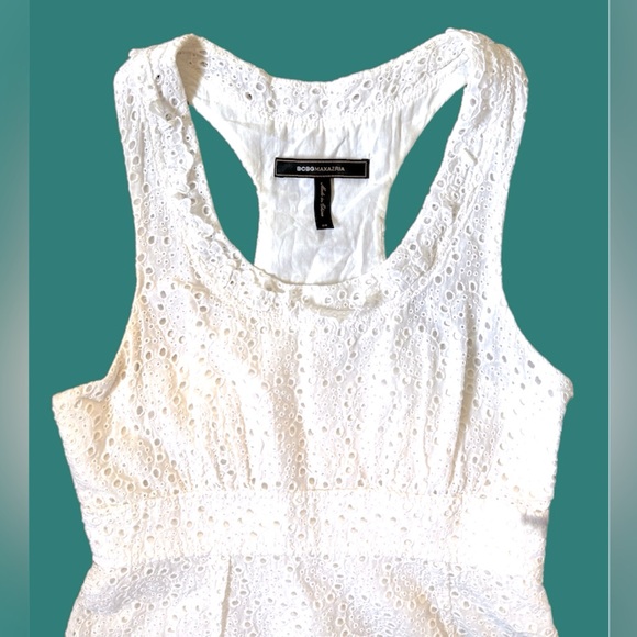 BCBG WHITE PATTERN DRESS. - Picture 2 of 4